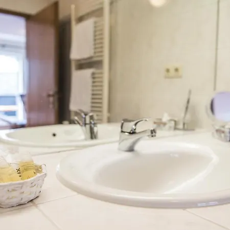 Hanses-braeutigam Otel 3*